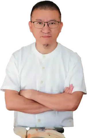 徐彩国人物形象照