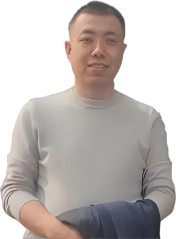 闫德彬人物形象照