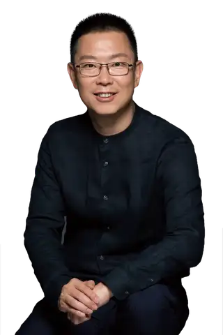甄浩人物形象照